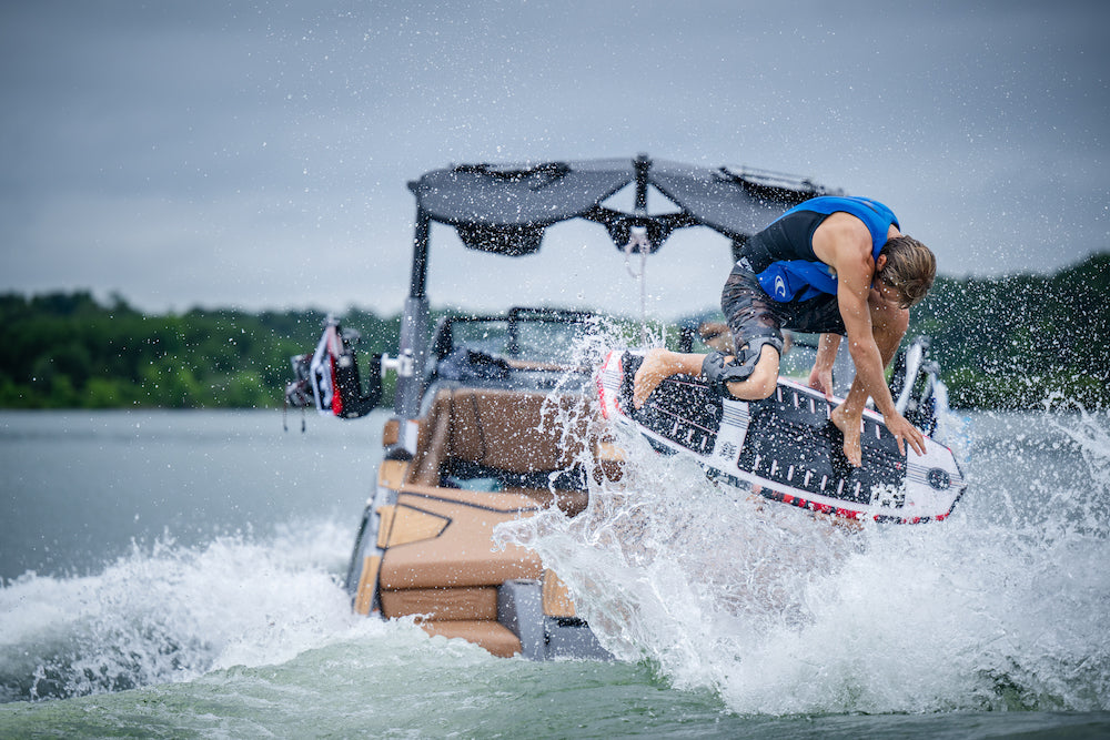 Hyperlite Darkstar Wakesurf Board 2026