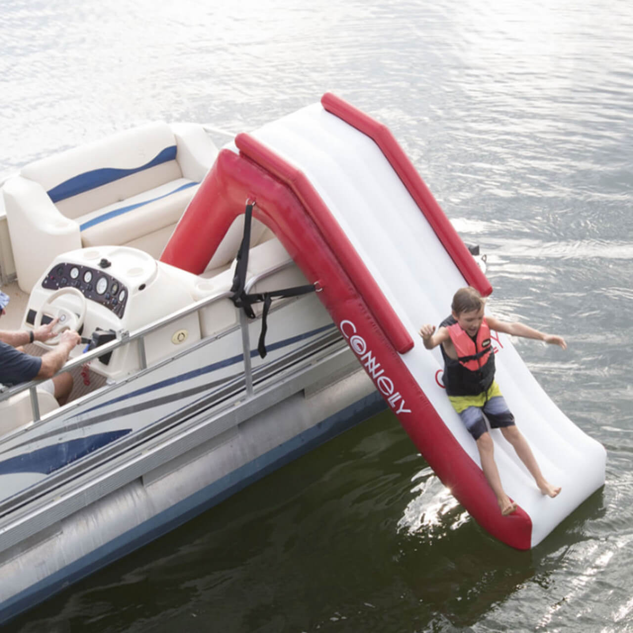 The Connelly pontoon boat is equipped with the Connelly inflatable water slide, effortlessly inflated using a Connelly 12V air pump. Constructed from commercial-grade reinforced Polymer, the Connelly water slide guarantees durability and strength.
