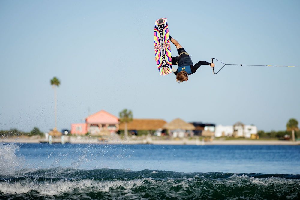 Ronix 2025 RXT Blackout Wakeboard - Action Massi Piff